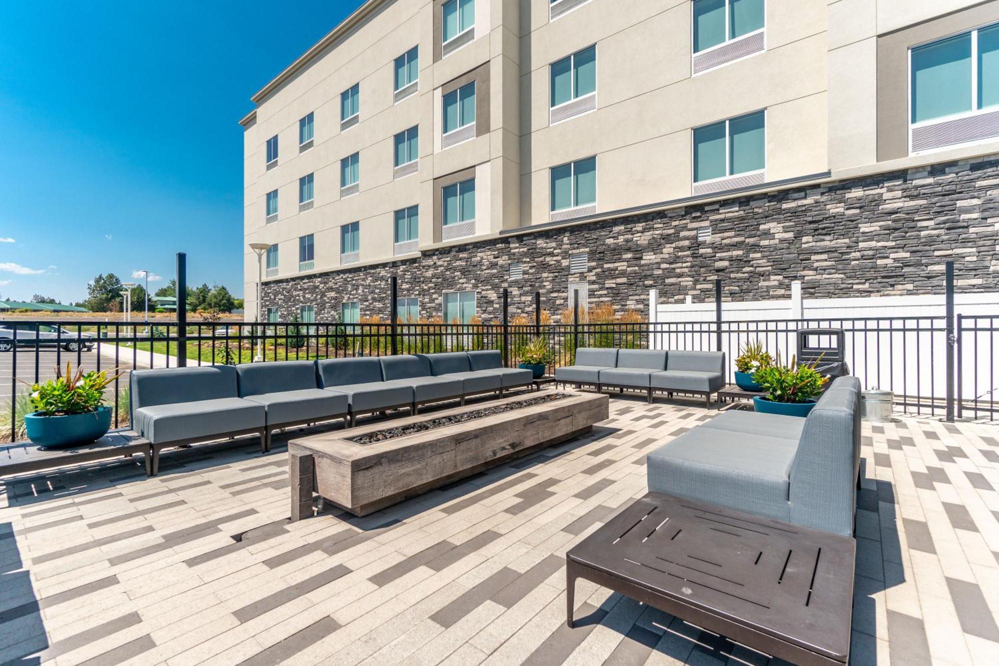 Hampton Inn Redmond Bend Airport Esterno foto